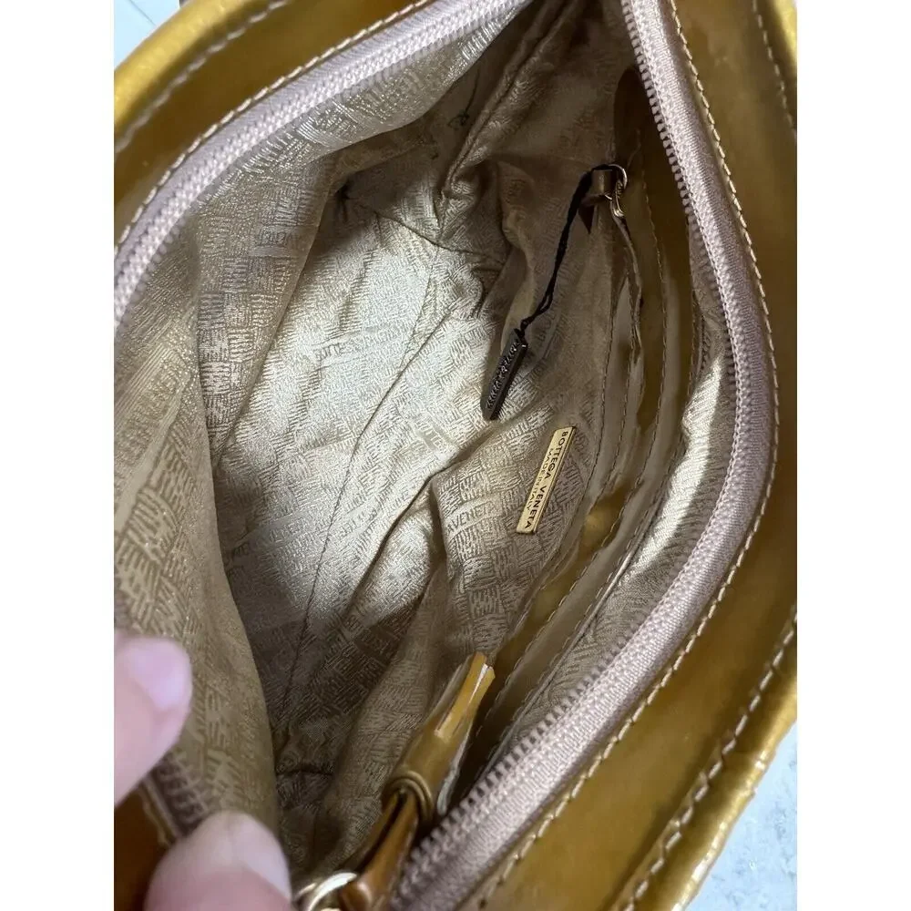 Auth Vintage Bottega Veneta Raffia Woven Beige Gold Patent Leather Shoulder Bag - Picture 10 of 16